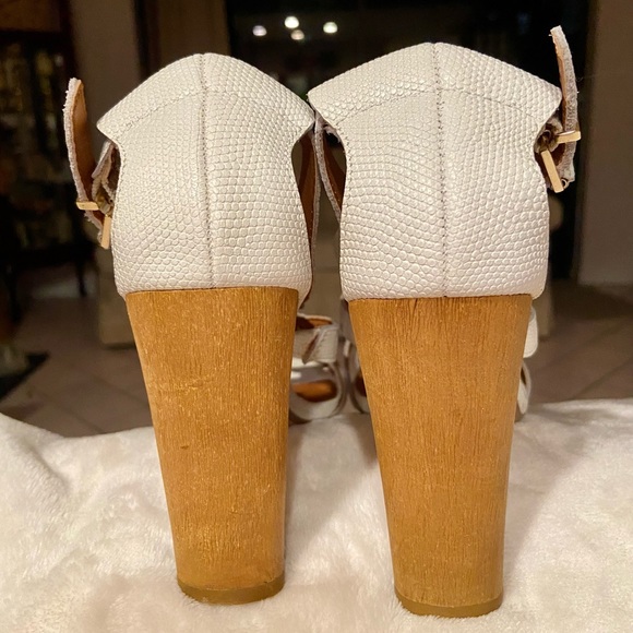 WHITE STRAPPY LEATHER SANDALS  HEELS — NEW — SIZE 8 - Picture 10 of 17